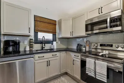 Image de 2 Bd near Wesley Medical Center ~Boho Bungalow~