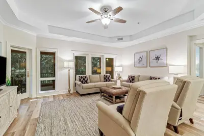 Image de Beautiful villa w/ nature views & screened porch only minutes from the beach