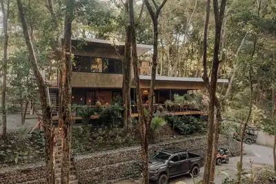 Image de Secure and Modern 3-Bedroom Jungle Getaway