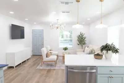 Image de Charming Modern Cottage Getaway – Cozy, Stylish, & Perfectly Located!