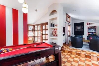 Hoosier Memories! Luxury Stay, Steps from Iu - Pool Table, Firepit & More