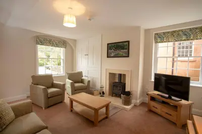 Spacious 2 bedroom apartment in Netherby Hall