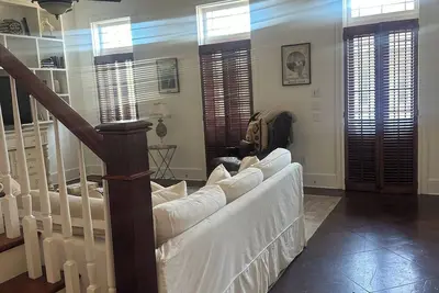 Image de Welcoming Downtown 2-Bedroom 2. 5 Bath Townhome