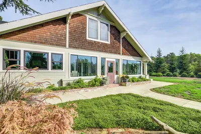 Image de Quiet Home Near Sacramento River: Deck & Fire Pit