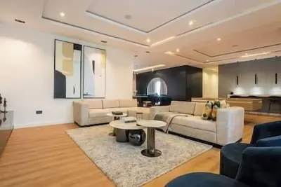 Image de Luxury 3bd Penthouse in Lekki Phase 1 w/Pool & Gym