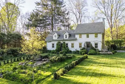 Image de Gorgeous 1822 Farmhouse and gardens, featured in Better Homes & Gardens Magazine