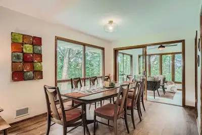 Image de Spacious 4bedroom 3 bath vacation home Ne of Minneapolis, short drive to it all!