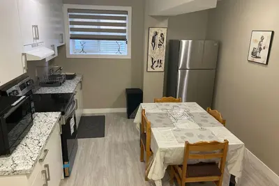 Image de Cozy, furnished 2 bedroom basement apartment with a kitchen and 1 bathroom/shower