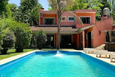 Image de Quinta en Pilar de 5 habitaciones, ideal para festejos y estadĂas.
