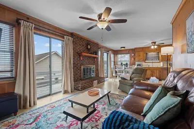 Image de Charming 2-bedroom, 2 bth apartment with water views, golf, quiet community