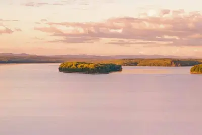 Image de Adirondack Luxury Lakefront Oasis With Hot Tub ‘New Build’