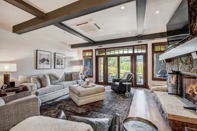 Image de New! Remodeled 3br Condo in Bachelor Gulch - Ski in/out