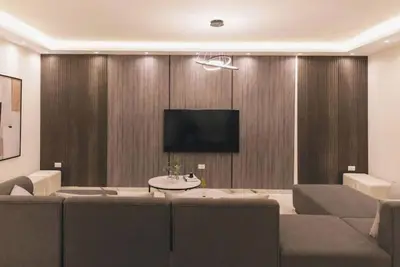 Signature Stays Breezy Modern Apt