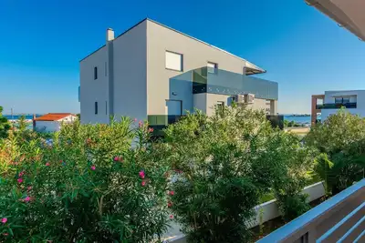 Image de 150m from the beach Jadro | For 2-4 persons | In the center of the island of Vir