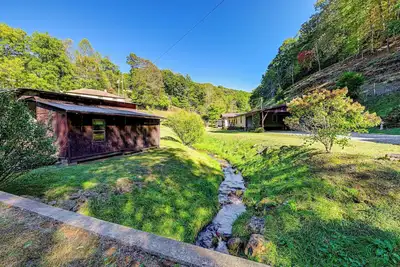 Image de Creek Access & Spacious Yard: Quiet Sylva Home!