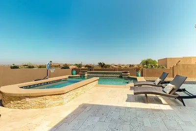 Image de Luxury home with a pool, spa, fireplace, & private gas grill