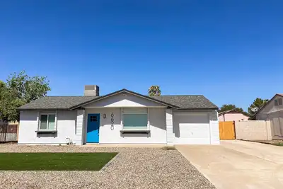 Image de Modern home with huge yard, putting green, fast wifi & central Ac