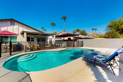 Image de Get ready for a fabulous getaway at this charming Phoenix, Az home.