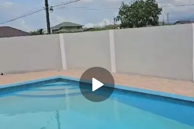 Image de Unique Home Away From Home. Smoke Free Family Size Pool, Cameras for safety.