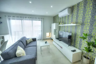 Image de Seafront bright & spacious 2bedroom, balcony Kdeg1-1