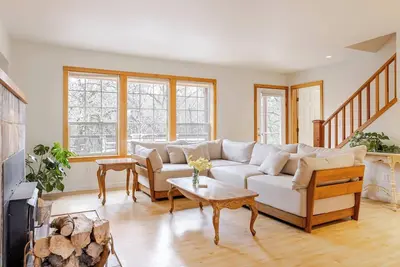 Image de Bright 2br in Charming Gold Rush Town w/ Cozy Fireplace & Tree Views