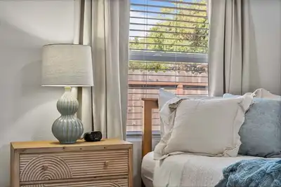 Image de Serene and Stylish Getaway - Modesto, Ca