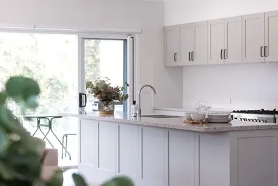 Image de The White Pearl - Modern luxury brand new home just a short drive from Mollymook Beach