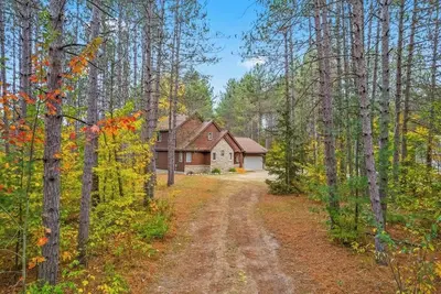 Image de Secluded Cabin | Direct Trail Access • Fire pit