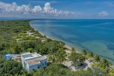 3br Villa w/ Pool, Beachfront & Large Kitchen
