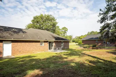 Image de Charming renovated 3-bedroom home in Dalzell with WiFi and fully furnished
