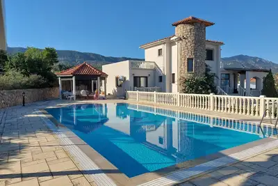 Image de Large villa with large pool, garden, sea, forest, mountain view and privacy\n\n