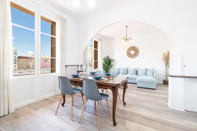 Image de Grand 3 pièces Central & Garage