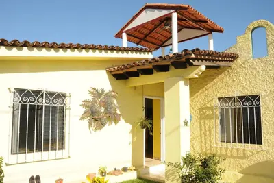 Image de Rustic Casita by the sea. Half block from beach. 2 bedroom 2 bath. Private pool.