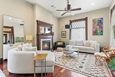 Image de Longterm Only: Historic Downtown Oasis with Pool, Sleeps 6\n\n