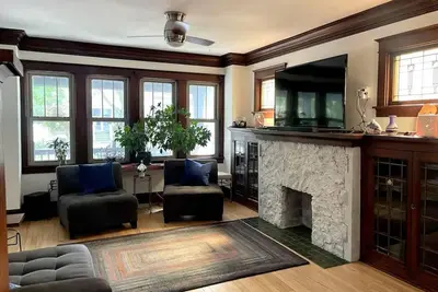 Image de Beautiful 2-bedroom townhome in trendy Bayview neighborhood of Milwaukee.