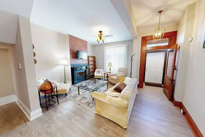 Image de Entire Big Home Close To Events-2 Family Rooms-Kid Friendly-PrivatePatio&Firepit