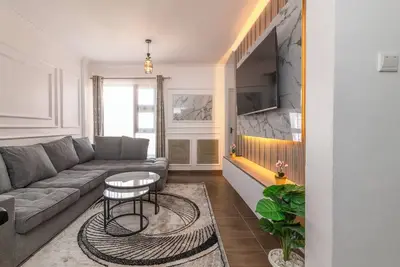 Image de Modern Elegance Boasting Beatiful & inviting living spaces with a Master Ensuite
