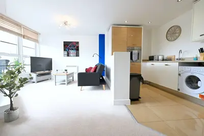 Image de Large 2 Br Flat High Spec Free Parking - Perfect for Contractors