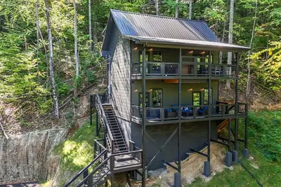 Image de Stairway To Heaven: Modern Secluded Cabin with Hot Tub – Minutes from Pigeon Forge, & Gatlinburg