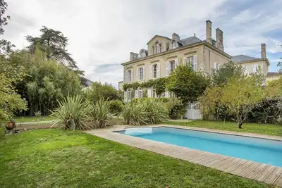 Image de Maison d'hôtes 'Suite Belle Epoque' avec piscine partagée, jardin partagé et Wi-Fi