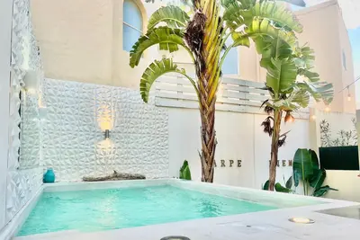 Image de Villa 'Luxury with Heated Pool' avec piscine privée, Wi-Fi et climatisation