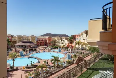 Image de Appartement de vacances 'Granada Park I' avec vue sur la mer, piscine partagée et Wi-Fi