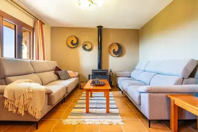 Image de Gîte rural 'Arinesa B' avec vue sur la montagne, terrasse privée et Wi-Fi