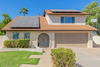 Image de Spacious Glendale Home, 5-bedrooms on golf course, Sleeps 12, pets welcome