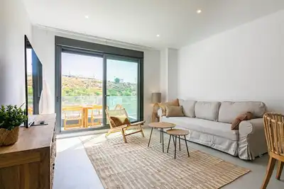 Image de Middle Views Luxury Sea Escape