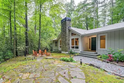 Image de Sapphire Home w/ Fireplace Near Skiing & Hiking!