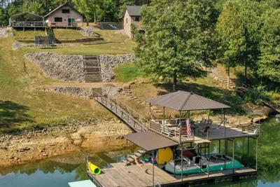 Image de Cozy cabin on Jasper side of Smith Lake. Close to all amenities!
