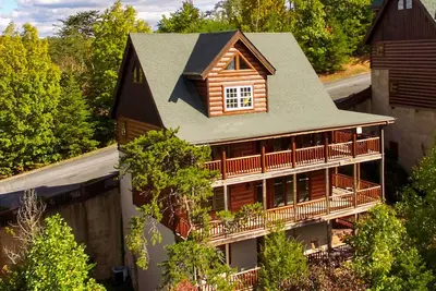 Image de Evergreen Oasis - 6br, Theater Room & 2 Hot Tubs! !