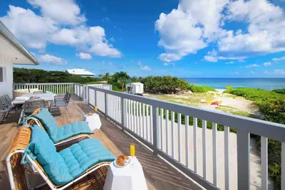 Image de Timmy's Place: Family Beach House w/ Backyard Snorkeling, Rec Room, & Seaside Swing Set