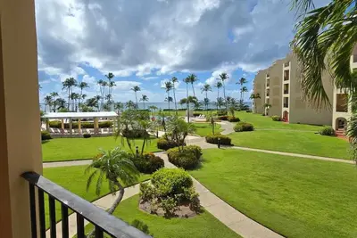 Image de Beachfront Beauty: 3br Gem with Spectacular Pool & Ocean Views (Cb179)